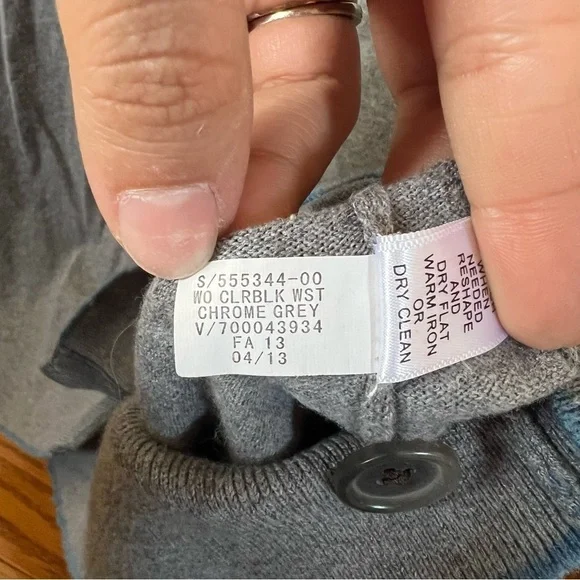 Banana Republic Men's Gray Cotton & Silk Blend Button Down Sweater Vest Size XL - Picture 8 of 9